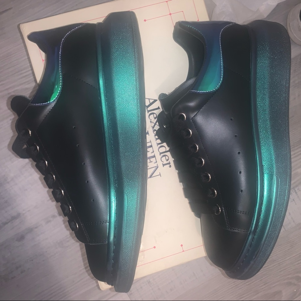 Includes: Alexander McQueen Shoe bags and White Alexander McQueen laces.